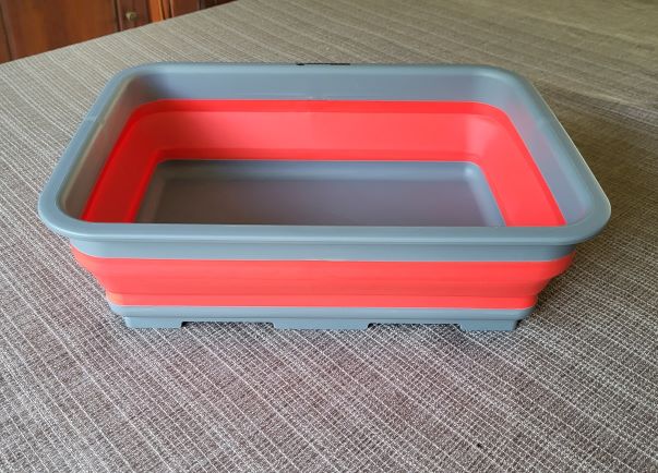 red collapsible wash basin for wash crochet blankets